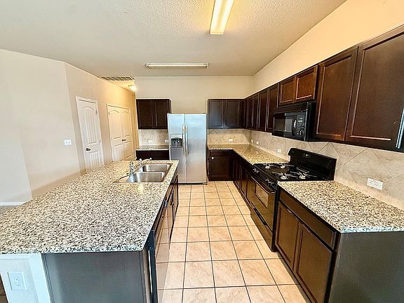 4th image of 431 Northern Flicker St