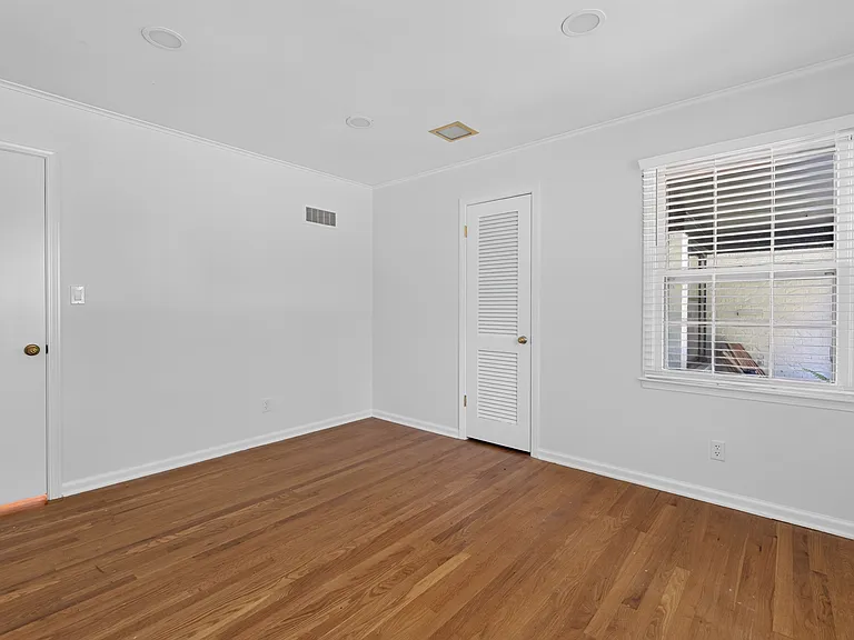 2313 W 71st St — Photo 17