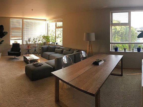 Corner unit. shared space 
