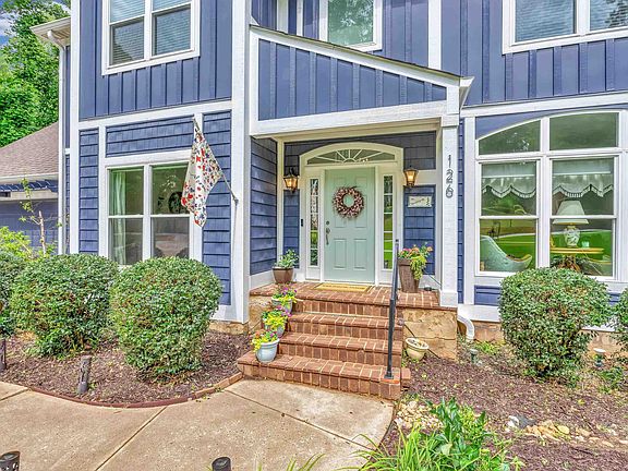 3rd image of 126 Circle Slope Dr