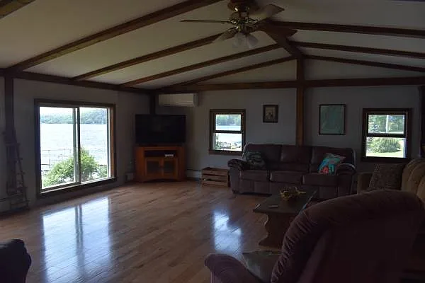 3 bed, 2200 sqft, $3,500 — Photo 2