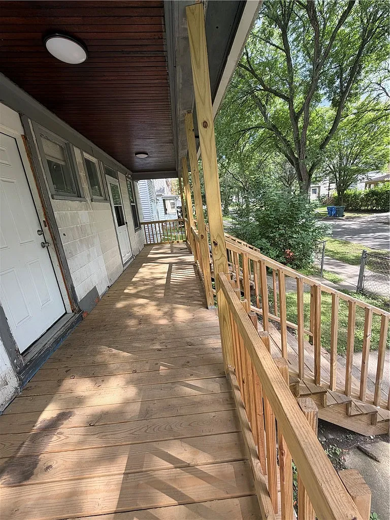 3 bed, 1.0 bath, 2720 sqft, $1,500 — Photo 2