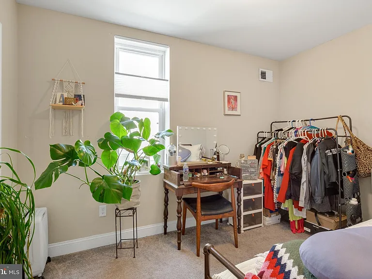 2652 Livingston St — Photo 15