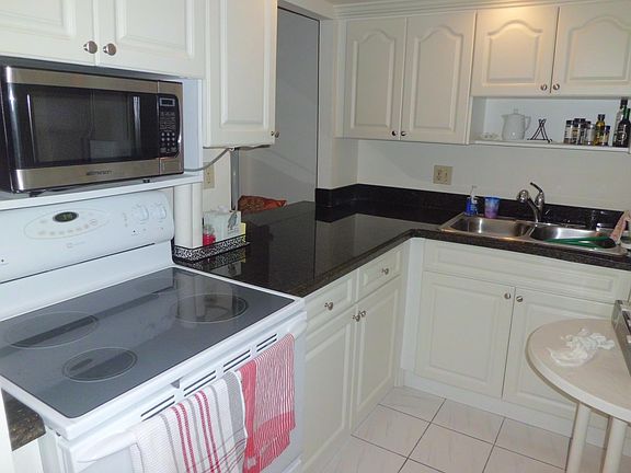 3rd image of 410 Golden Isles Dr APT 501
