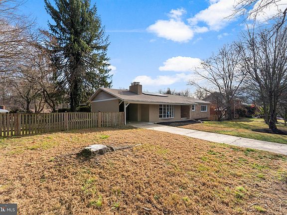 3rd image of 10713 Woodsdale Dr