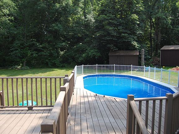 Beautiful Inviting Pool & deck - perfect for entertaining!