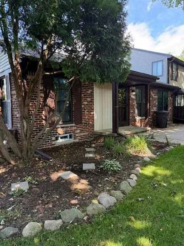 2 bed, 1.0 bath, 1000 sqft, $1,750 — Photo 1