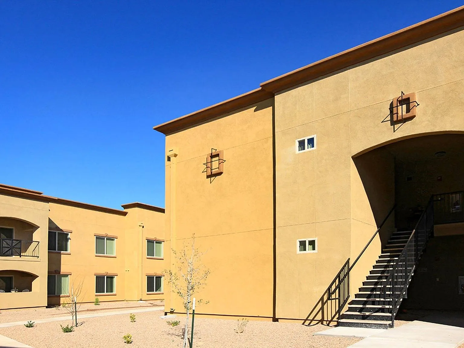 Raintree Apartments — Photo 4