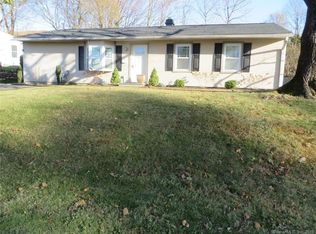 2 Beverly Dr, Ansonia, CT 06401