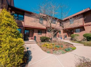 102 Bluebird Dr, Hillsborough, NJ 08844