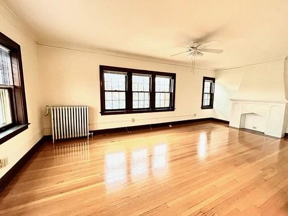3rd image of 4221 N Oakland Ave APT 12