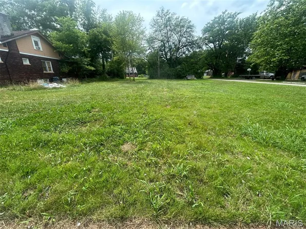 1445 N 44th St, East Saint Louis, IL 62204