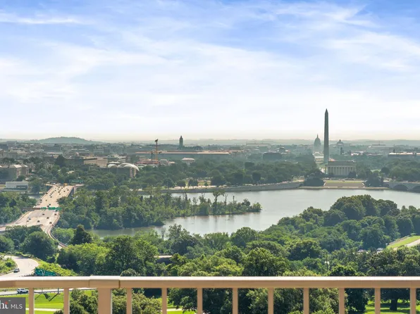 1200 N Nash St APT 1125, Arlington, VA 22209