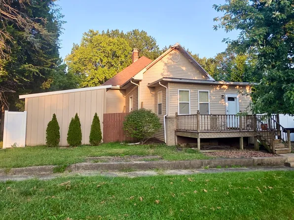 216 S George St, Clinton, IL 61727
