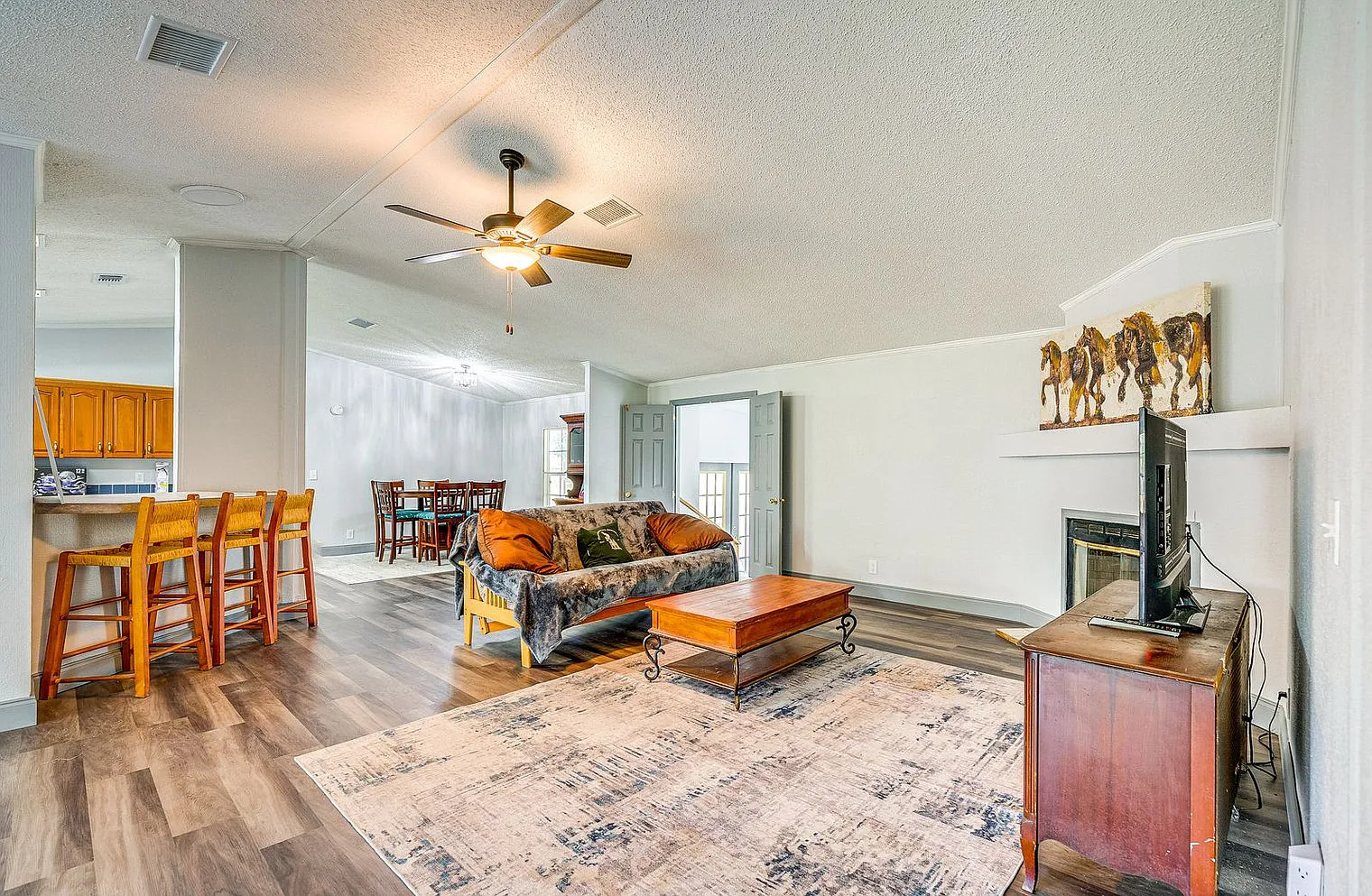 3 bed, 2.0 bath, 1991 sqft, $4,919 — Photo 1