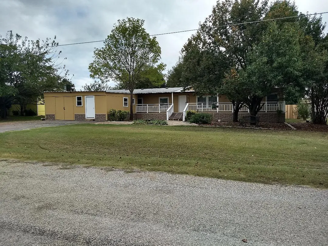 5 bed, 2304 sqft, $2,350 — Photo 1