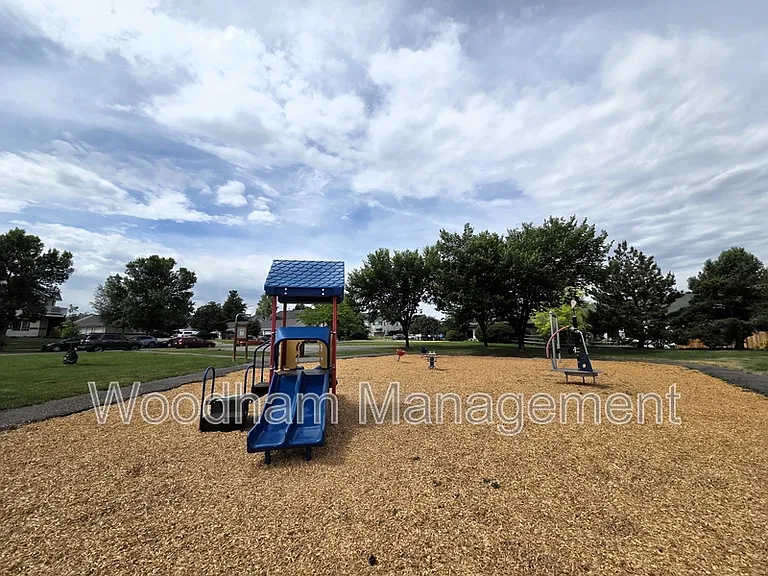 3026 W Villard St #F — Photo 23