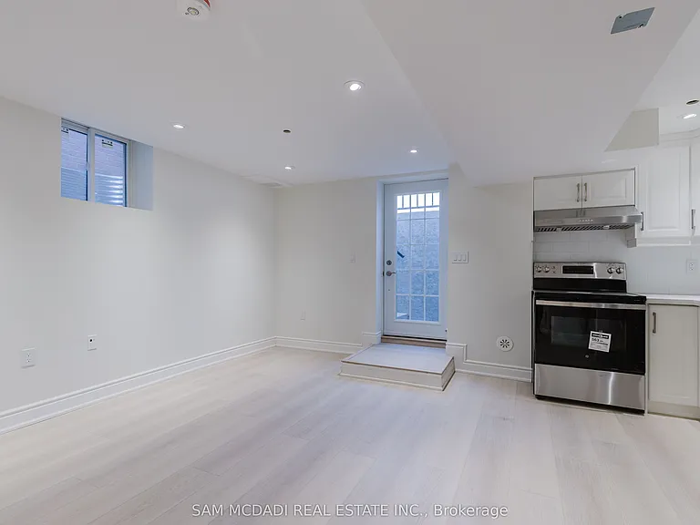 5489 Festival Dr — Photo 6