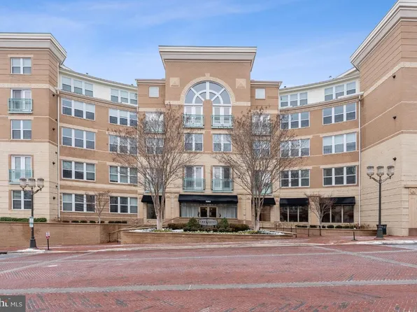 12000 Market St APT 220, Reston, VA 20190