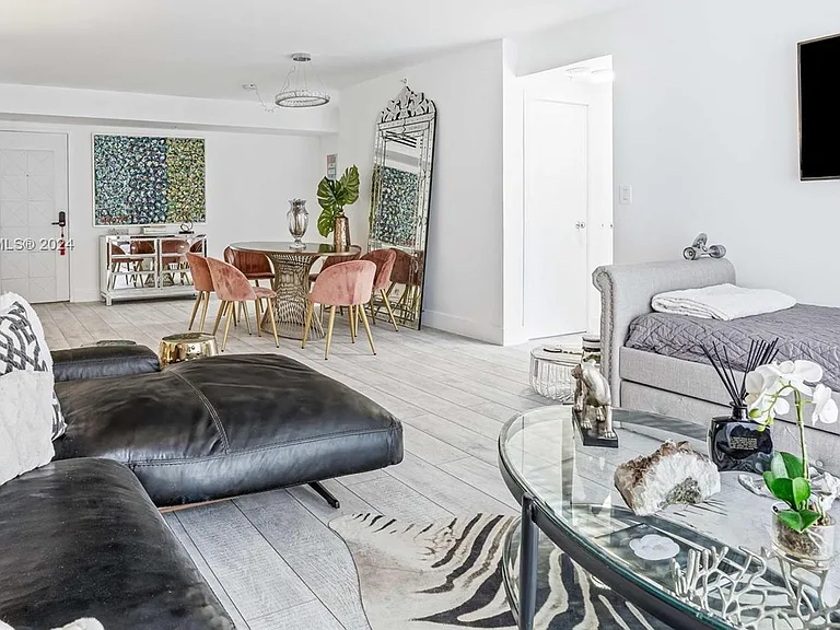 9195 Collins Ave #1104 — Photo 4