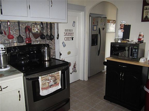 5th image of 4915 Young Ave