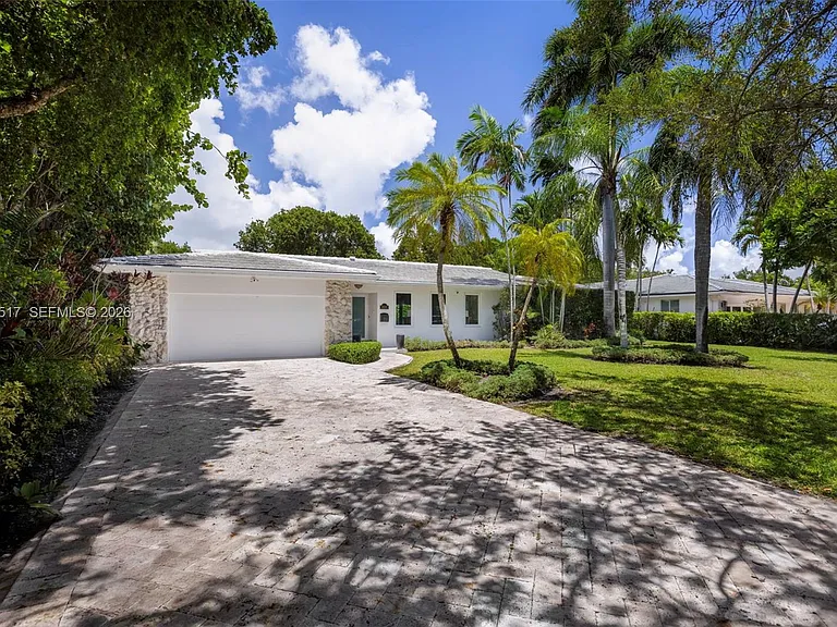 1121 Hardee Rd — Photo 1