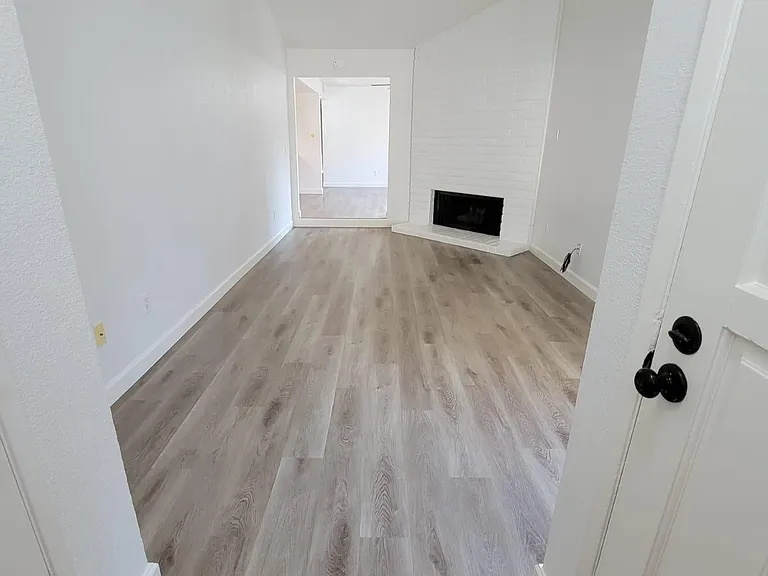 2512 Larkspur Ln — Photo 20