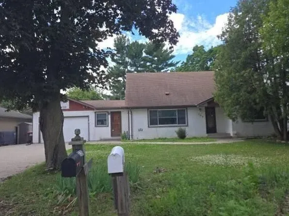739 Meyer St N, Maplewood, MN 55119