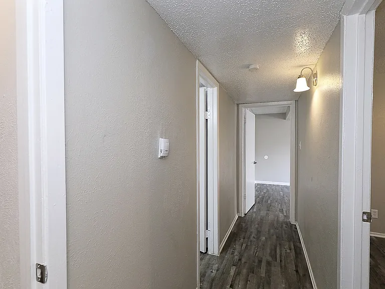 B2 - 2BD, 2BA - 1201SF - Hallway