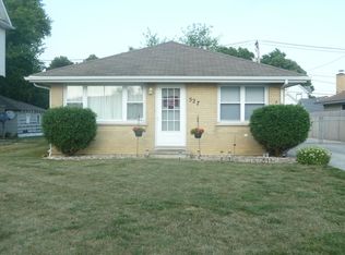 527 Oak Park Ave, Beecher, IL 60401