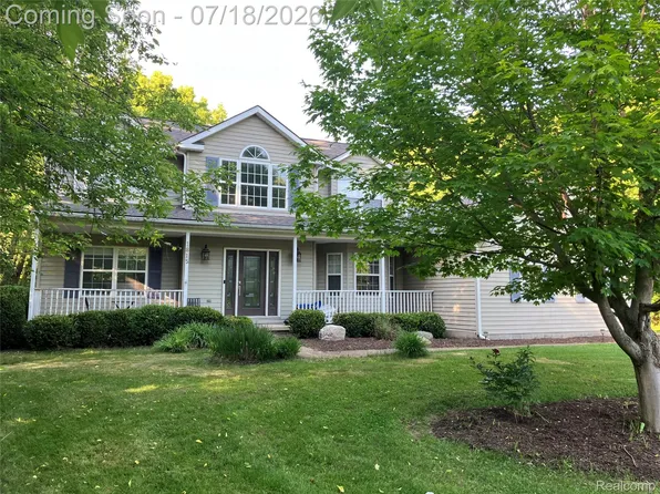 1815 Twin Lakes Blvd, Oxford, MI 48371