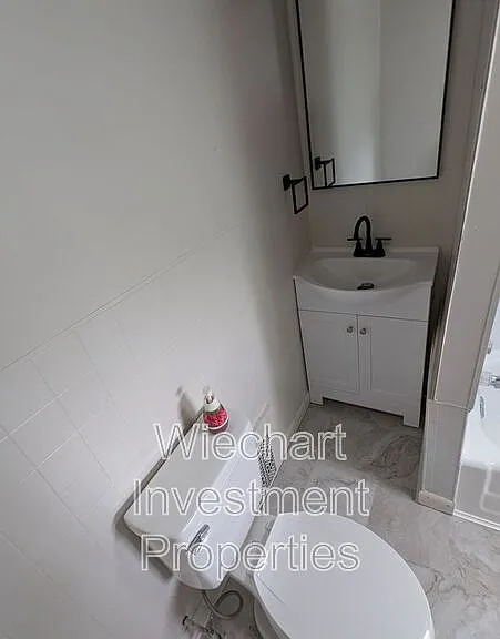 1028 W Wayne St — Photo 7