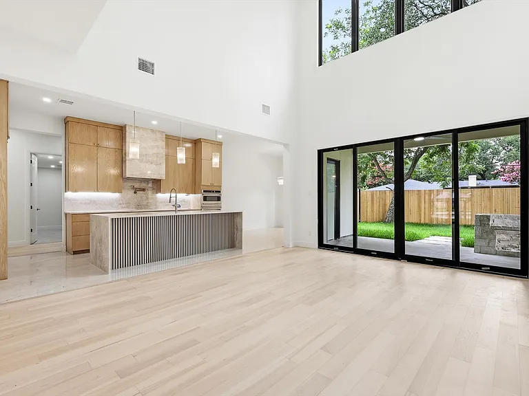3135 Walnut Hill Ln — Photo 6