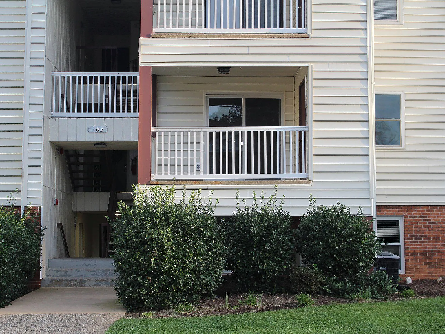 2 bed, 1.0 bath, 790 sqft, $1,700 — Photo 2