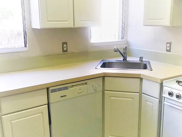 10625.5 Kinnard Ave #10625.5 — Photo 10