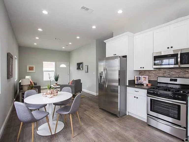 7760 Tujunga Ave — Photo 4
