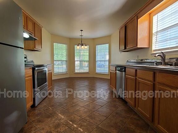 5th image of 1606 Crescent St