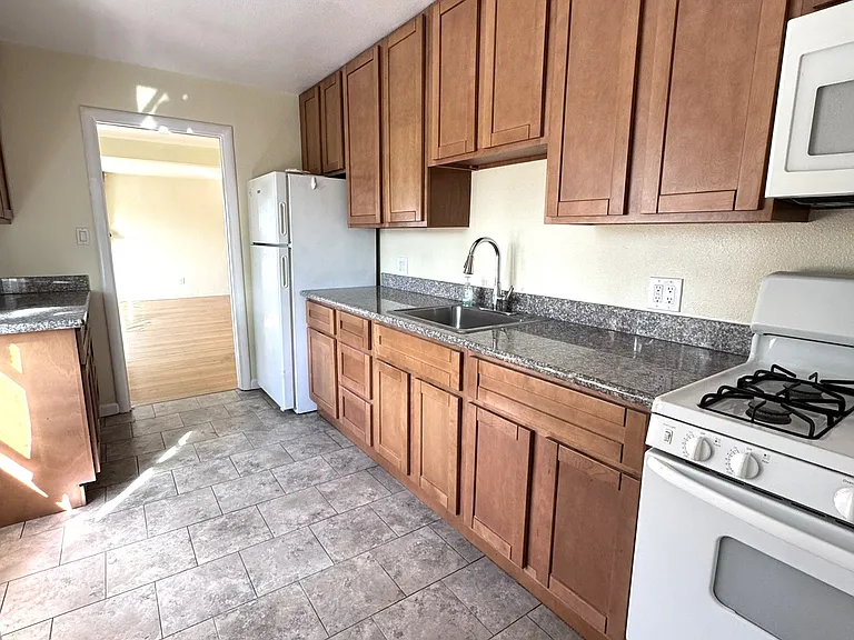 360 Lafayette Ave #1 — Photo 7