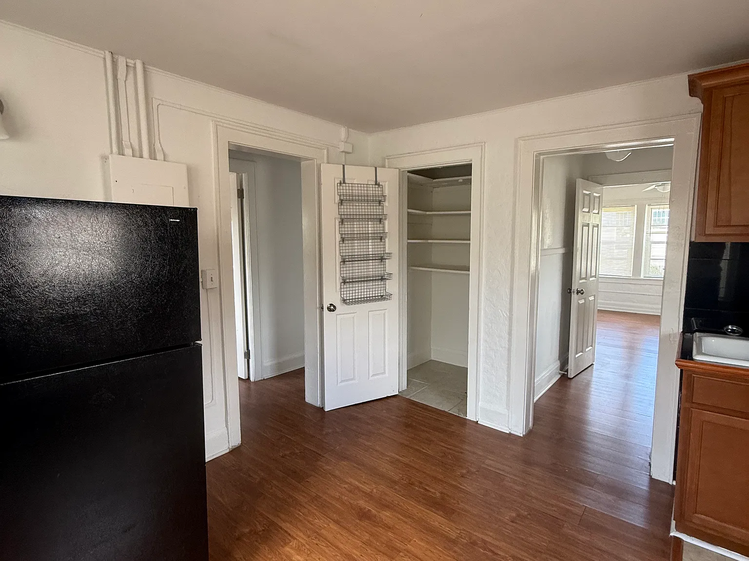 1 bed, 900 sqft, $1,400 — Photo 4