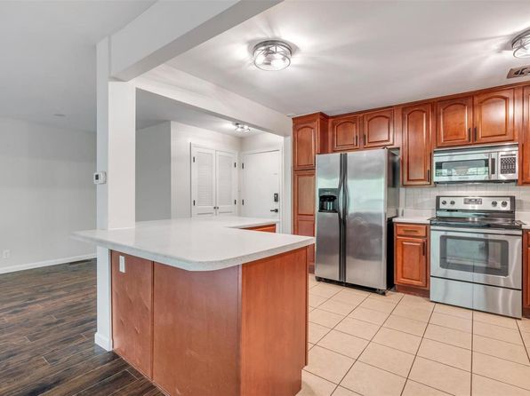 13453 Coliseum Dr APT B, Chesterfield, MO 63017