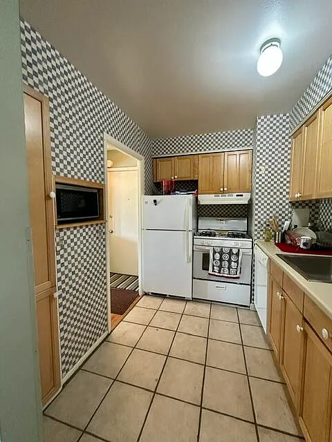 2 bed, 1.0 bath, 871 sqft, $1,900 — Photo 4