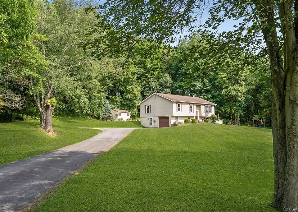 1st image of 9 Winding Hills Dr