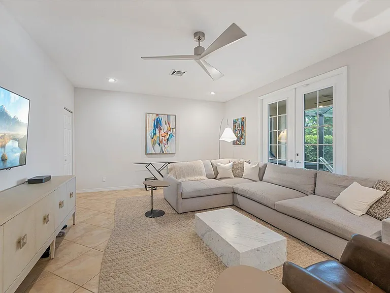 10731 Ivanhoe Ln — Photo 11