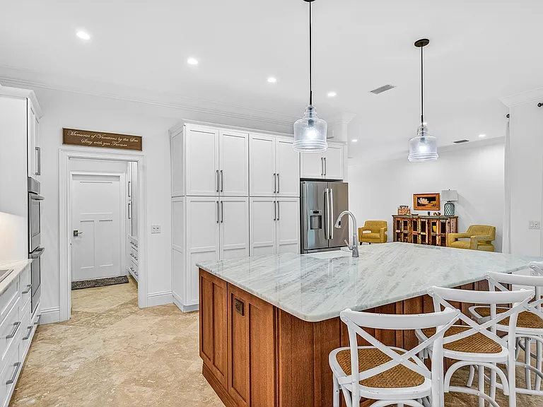 2160 Sanford Ct — Photo 18