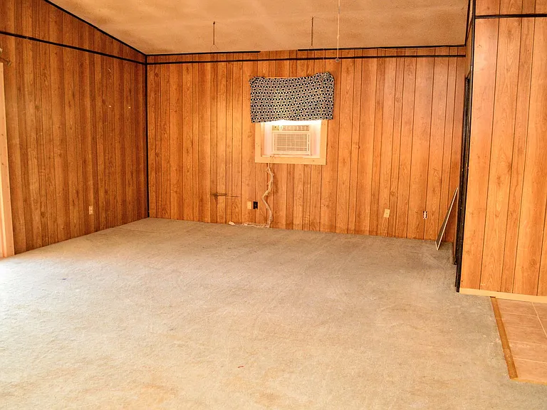 2807 Vanda Ave — Photo 2