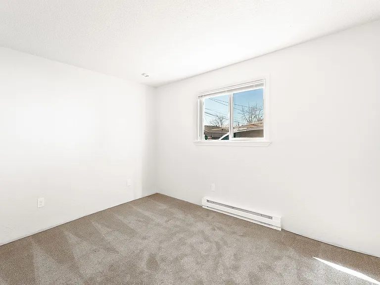 1321 W Sylvester St — Photo 28