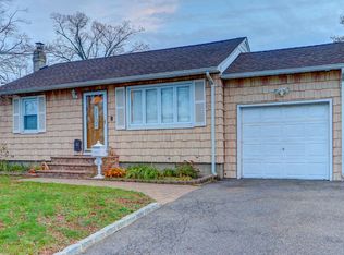 32 Leibrock Ave, Lindenhurst, NY 11757