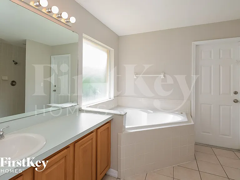 224 Quiet Oak Ct — Photo 8