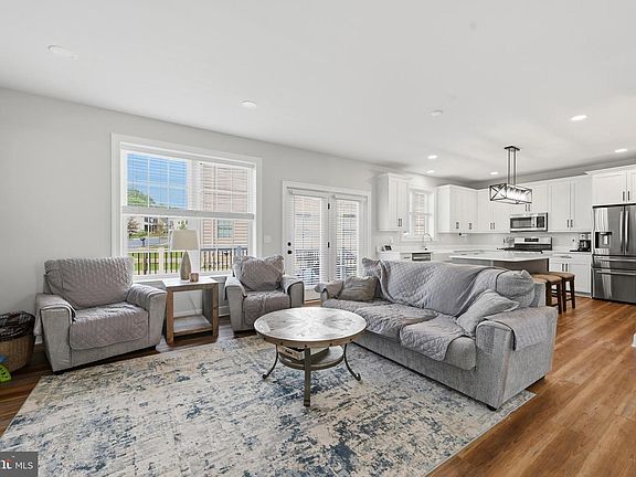 5th image of 733 Risinghurst Ln