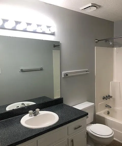 4405 Graceland Ct — Photo 18